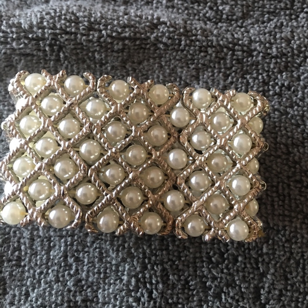 Pearl cuff bracelet - Picture 2 of 2